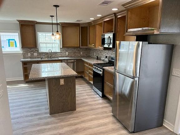 4th image of 137 Talisman St