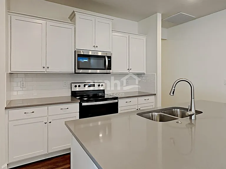 5079 W Bellevue St — Photo 5