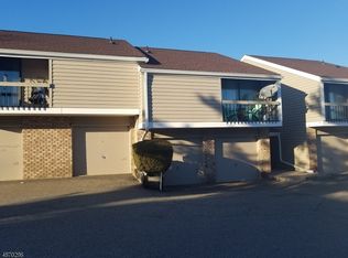 118 Overlook Dr, Clinton, NJ 08809