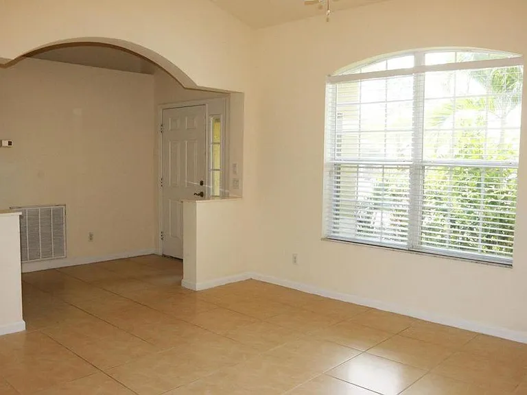 1225 SW Fountain Ave — Photo 11