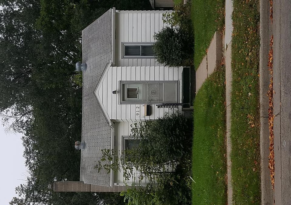 2nd image of 912 5th St SE