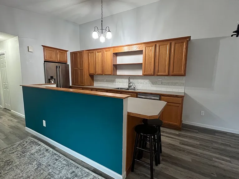 3481 E 20th Ave — Photo 3