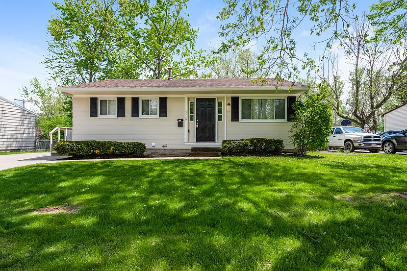 3740 Shoreline Dr photo 1
