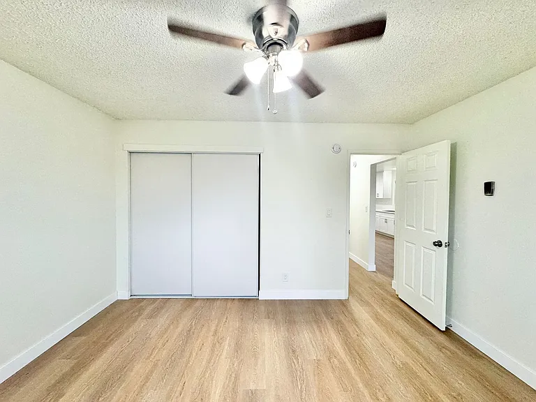 Benton Apartments — Photo 8