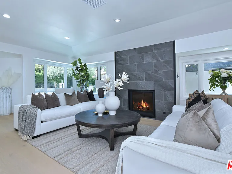 19061 Wells Dr — Photo 8