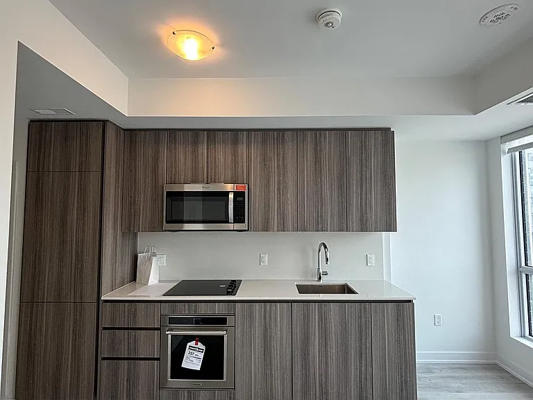 15 Richardson St #303 — Photo 2