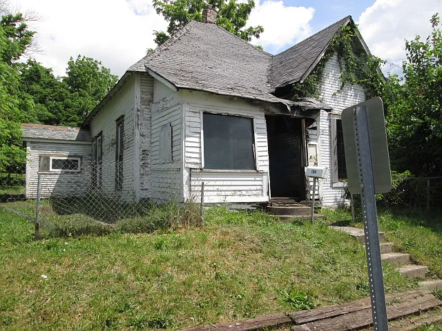 106 E Monroe St photo 1