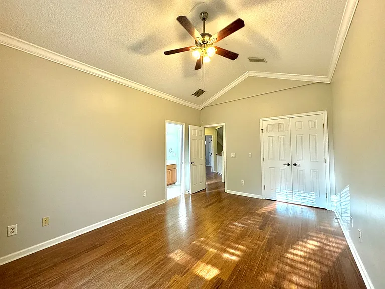 900 Paradise Ln — Photo 15
