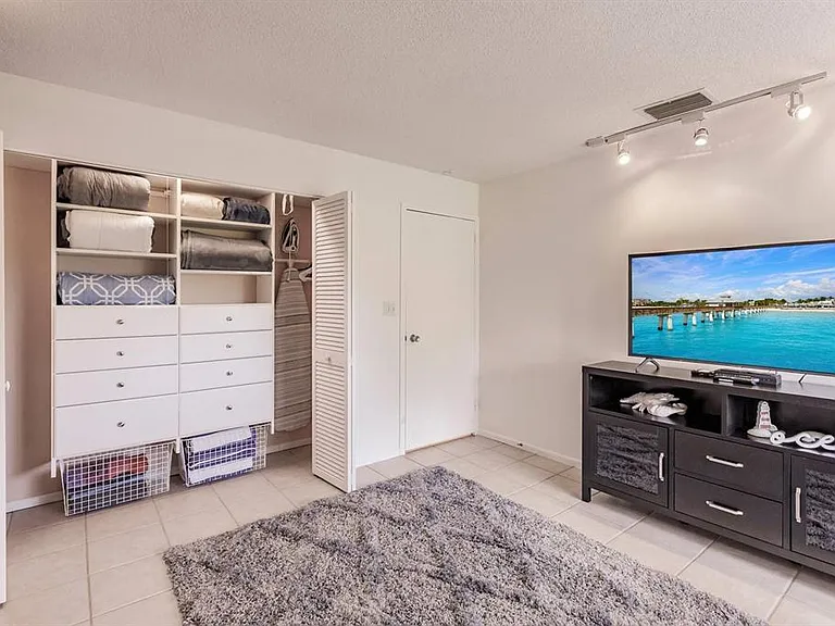1255 E Peppertree Dr #403 — Photo 7