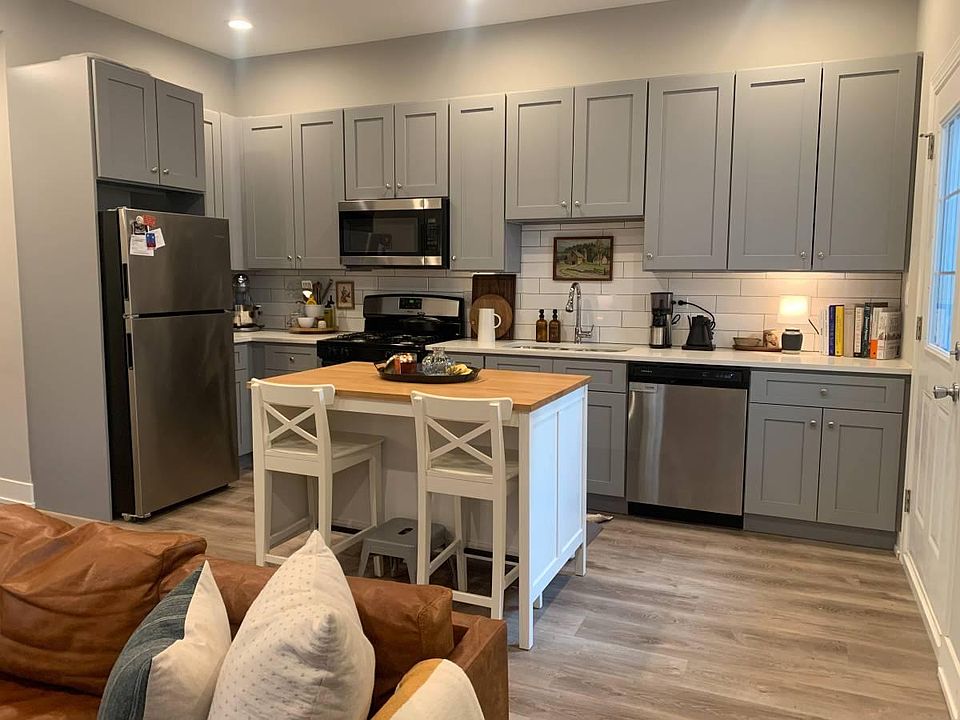 1st image of 2448 N Albany Ave #2N