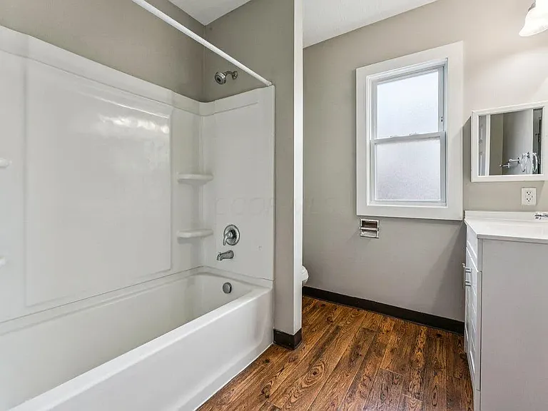 882 Gilbert St — Photo 15