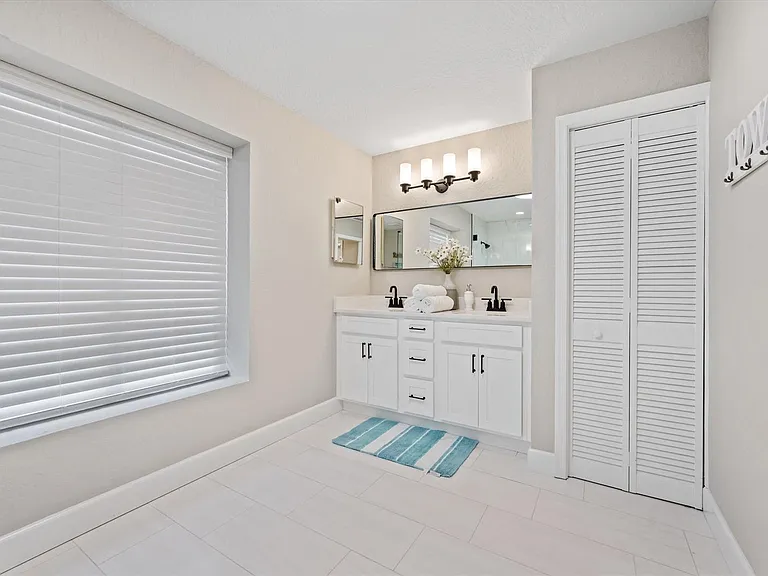 13745 Yarmouth Dr — Photo 26