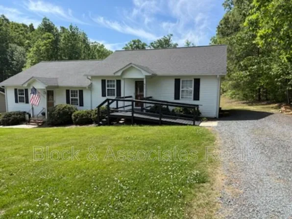 651 W Mine St, Asheboro, NC 27205