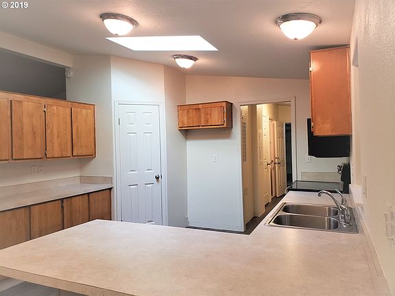 3rd image of 65 Beaver Ct
