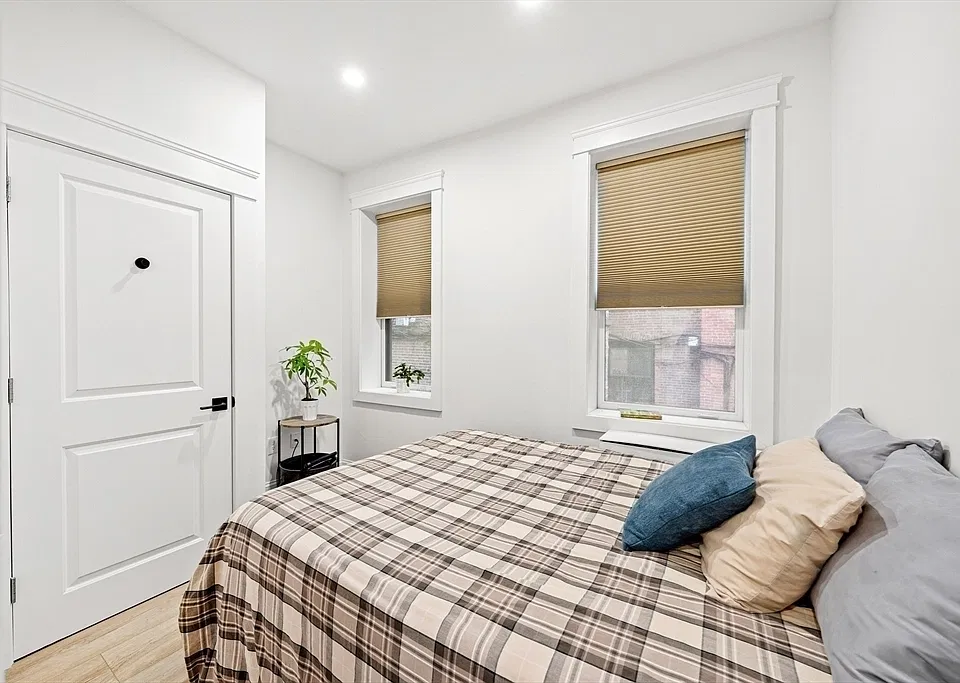 39 Irving St #4