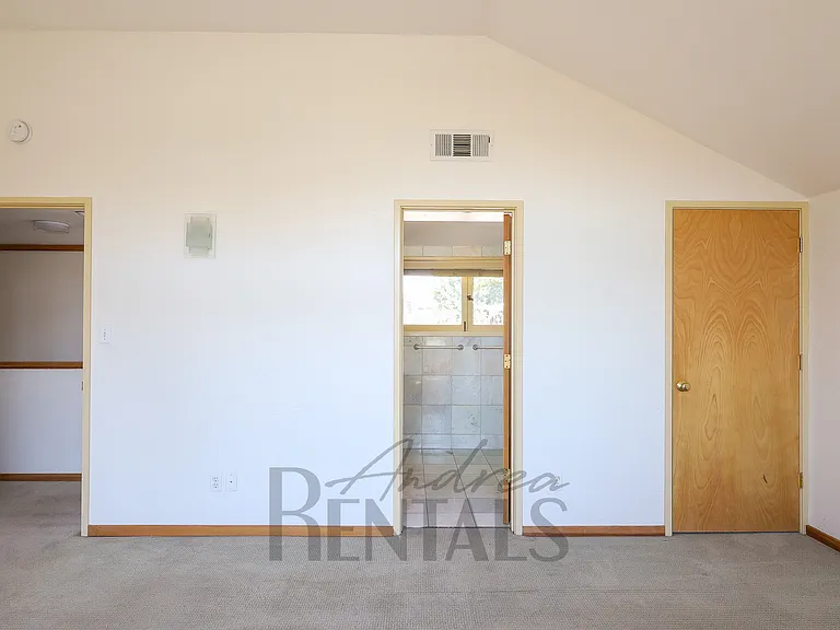 1735 Elm St — Photo 21