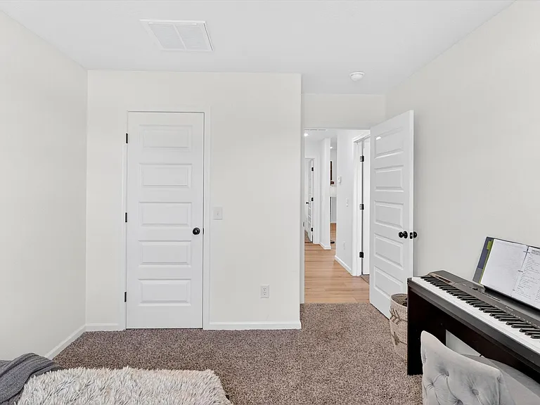 556 Spring Meadow Dr — Photo 15