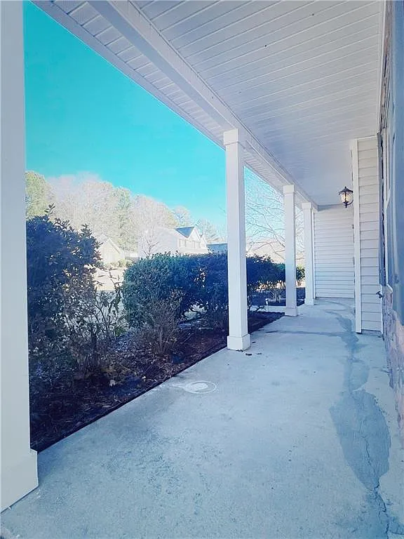 4 bed, 3.0 bath, 2336 sqft, $2,395 — Photo 4