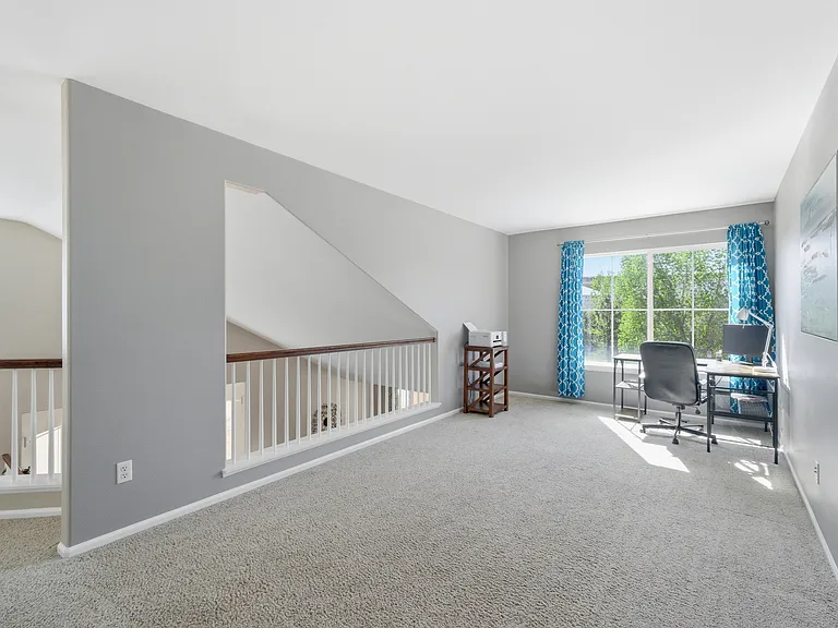 4579 Laurelglen Ln — Photo 17