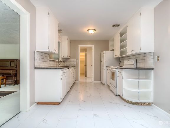 3rd image of 750 Crestview Place