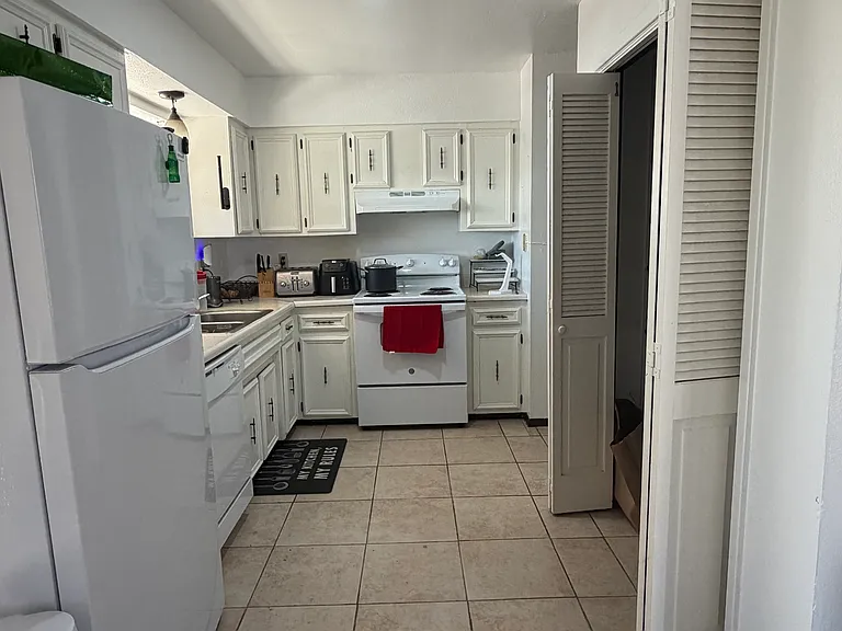 217 E Castellano Dr #A — Photo 8