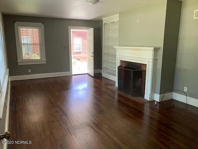 4 bed, 2.0 bath, 2414 sqft, $1,500 — Photo 2