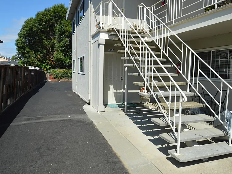1130 Rex Rd — Photo 2