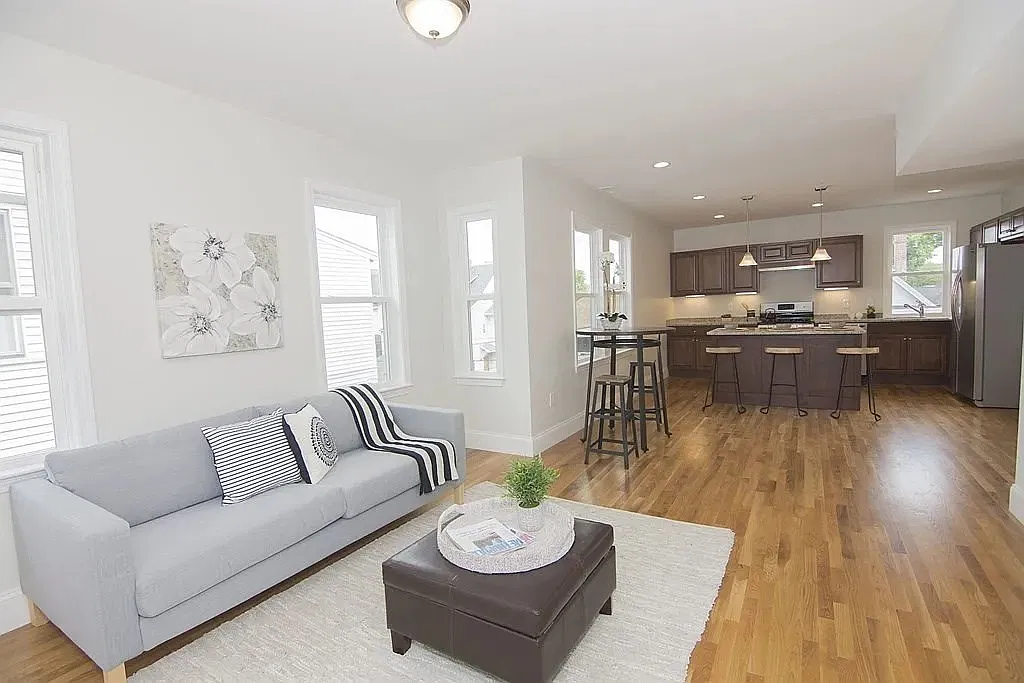 2 bed, 940 sqft, $4,200 — Photo 4