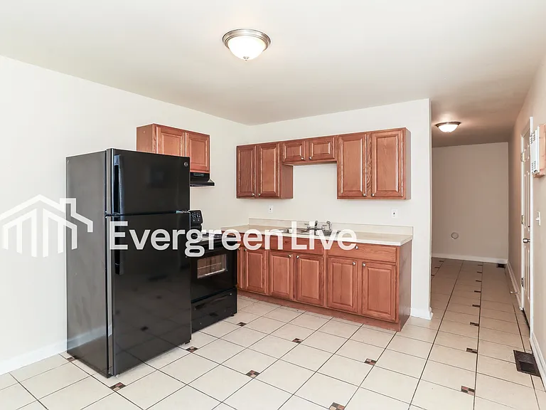1915 Lotushill Dr — Photo 5