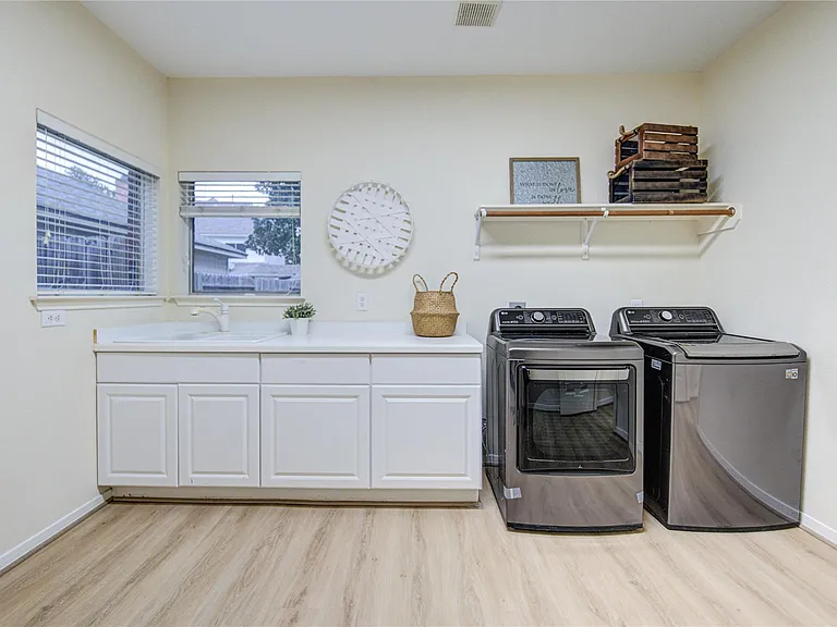 2327 Centerbrook Ln — Photo 25