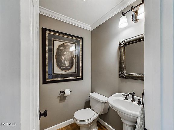 5th image of 347 Glasgow Ln