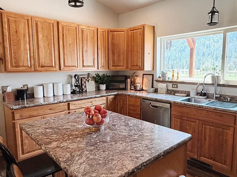 110 Bernie Rd — Photo 2