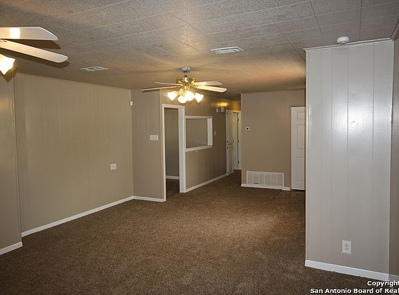 4th image of 10846 Edgecrest Dr