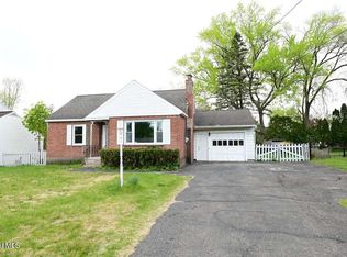 115 Arrow St S, Schenectady, NY 12304