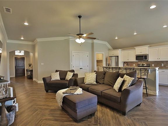 4th image of 3806 Bettes Ln