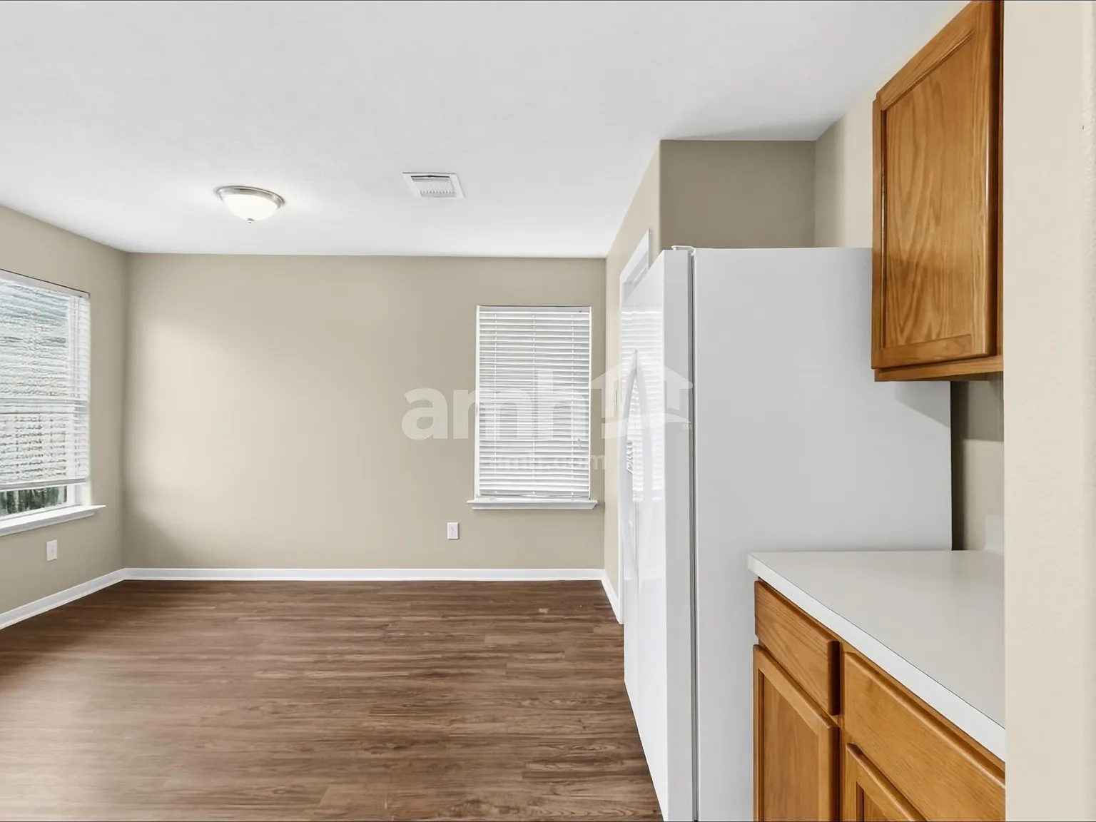 3 bed, 2.5 bath, 1945 sqft, $1,970 — Photo 4