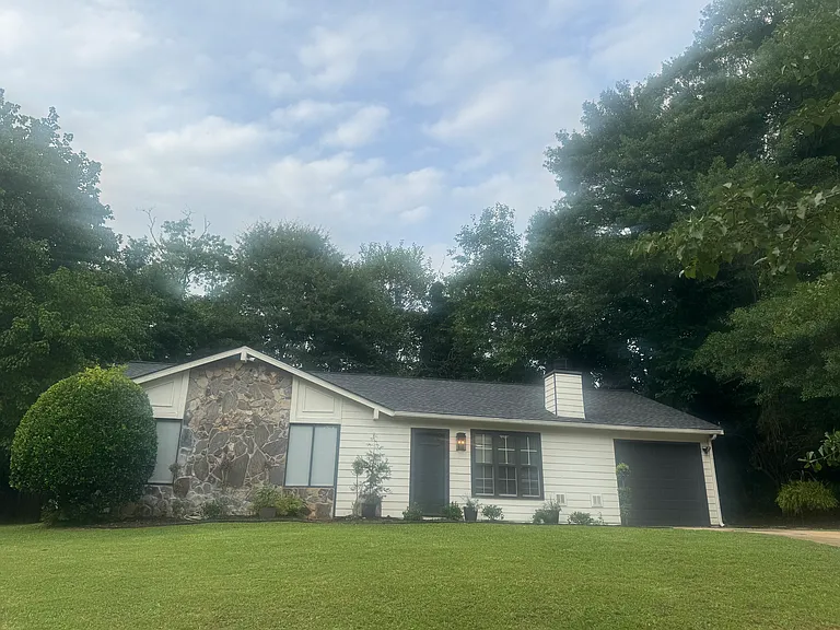 1050 Parkwest Ct — Photo 2