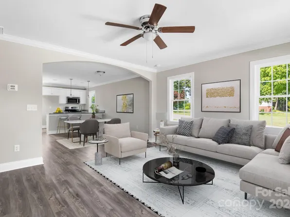 2549 Snow Creek Rd, Hickory, NC 28601