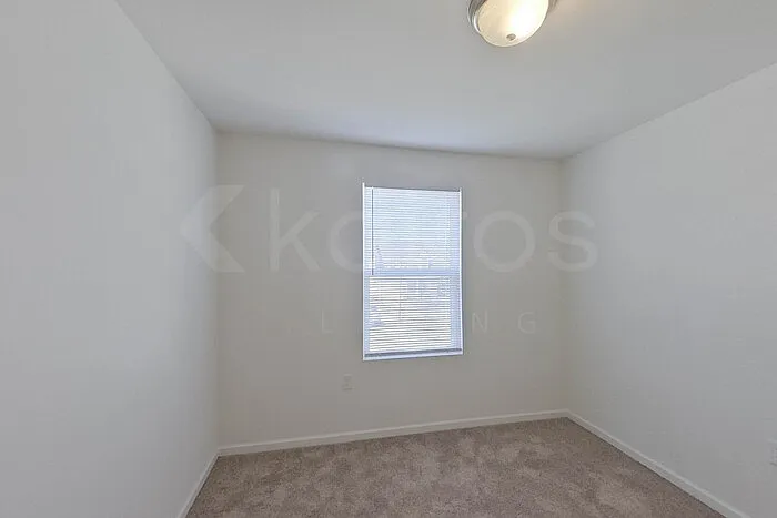 924 Sanford Ln — Photo 11