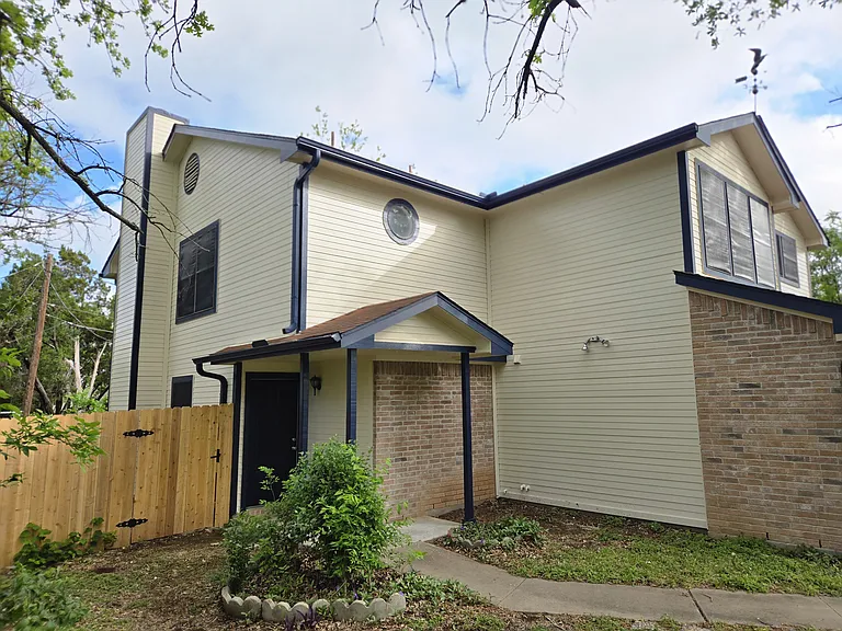 6610 Windrift Way — Photo 3