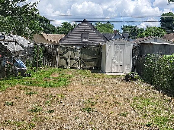 5th image of 117 Lawndale Ave