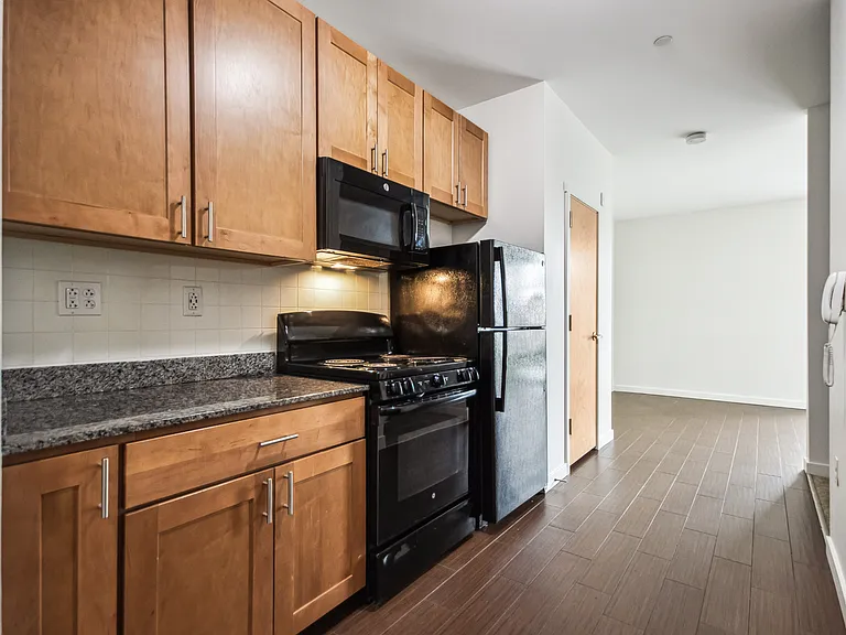 1032 Hope Street Apartments — Photo 14