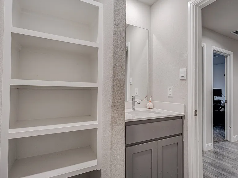 1221 Rolling Meadows Dr — Photo 16