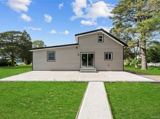 74 Lincoln Ave, Islip Terrace, NY 11752