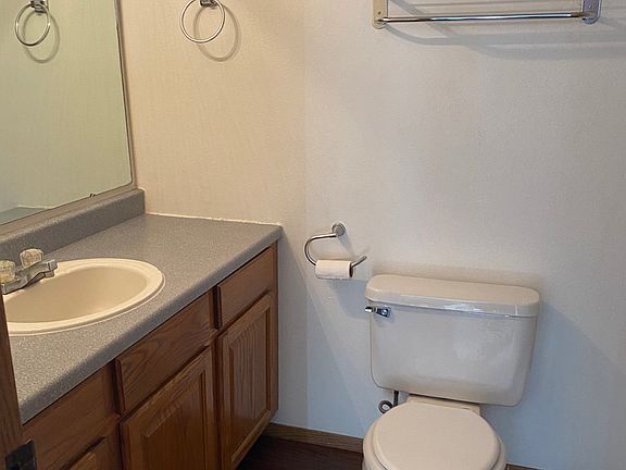 5th image of 803 S Division St #B
