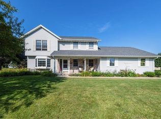1638 Wood Ridge Ln, Burlington, WI 53105
