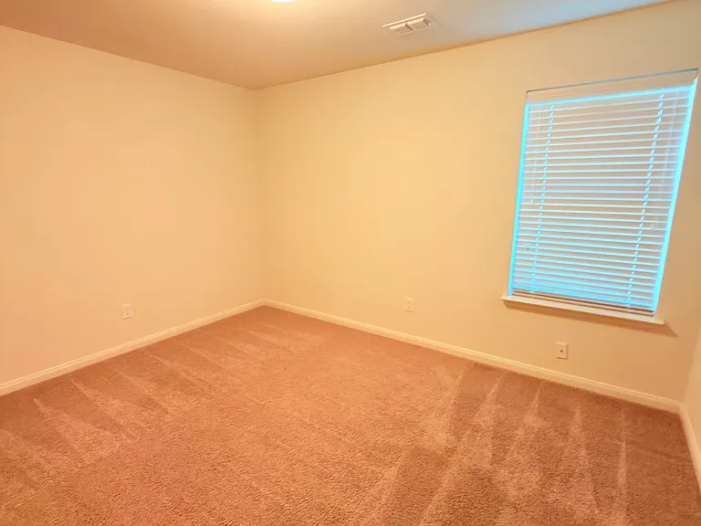 433 Winchester Dr — Photo 14