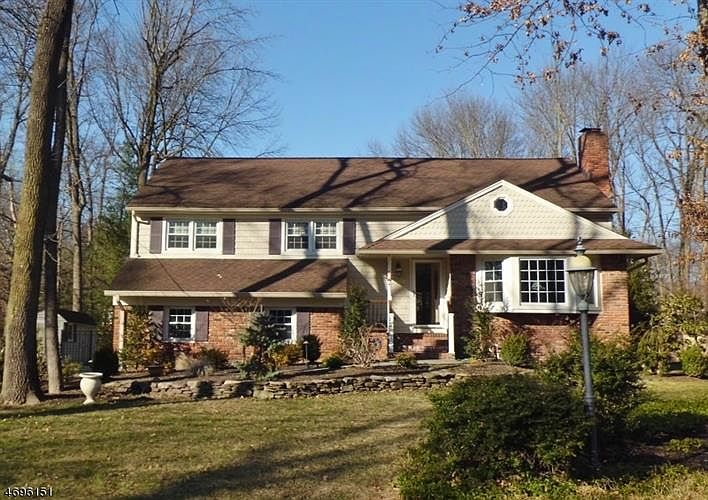 1st image of 51 Pitcairn Dr