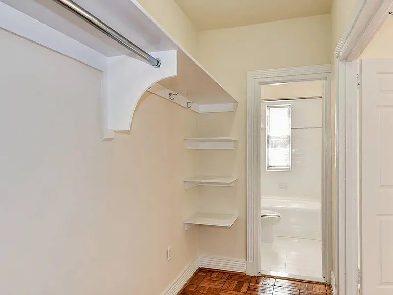 Majestic Apartments — Photo 14