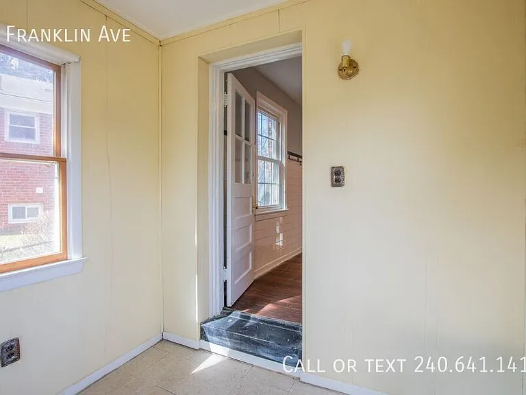 8 Franklin Ave — Photo 13